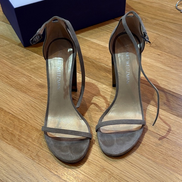Stuart Weitzman Gray Suede and Silver Block Heels - Picture 5 of 9
